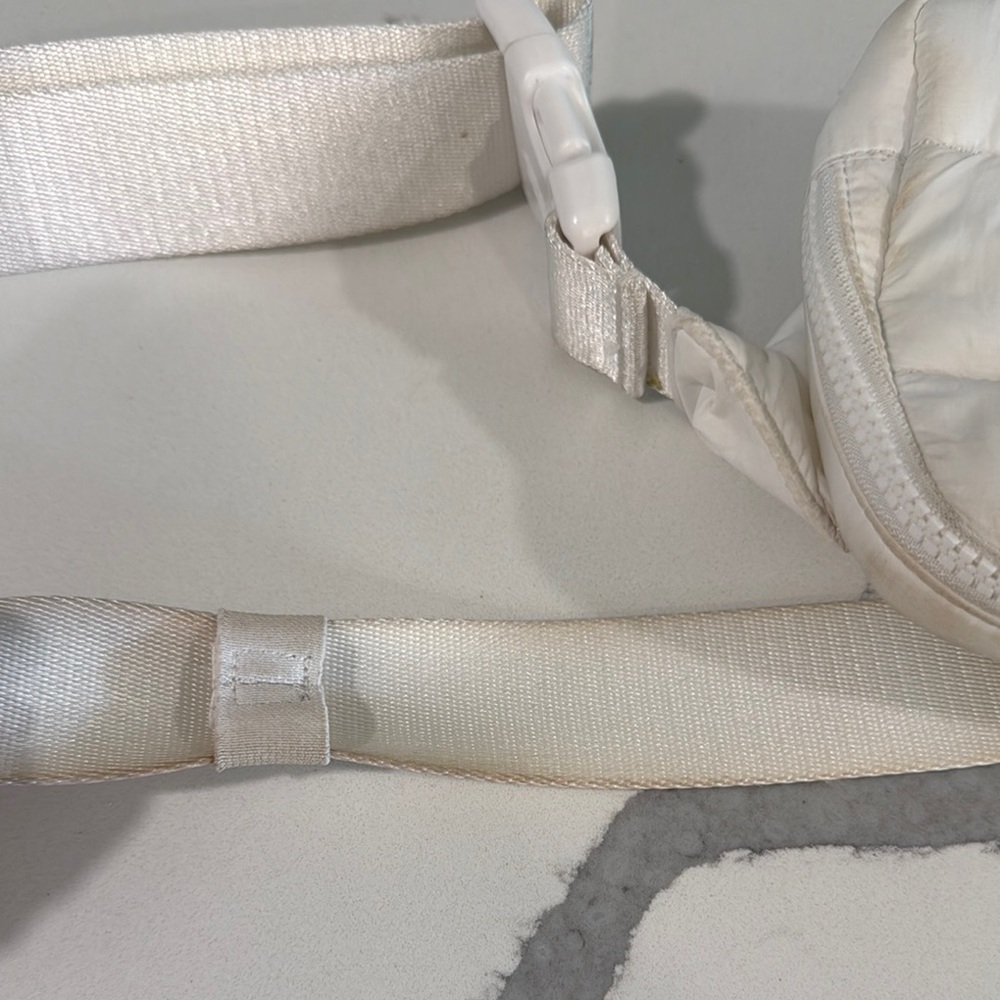 Lululemon Athletica Quilted White Crossbody Bag - Picture 8 of 9